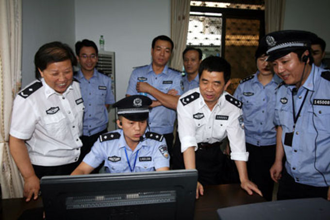 polis chinos
