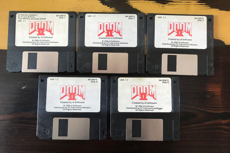 disquettes originales de Doom 2 a subasta