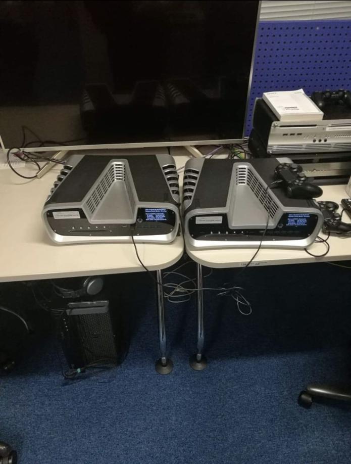 Así es el aspecto del devkit de PlayStation 5 y el DualShock 5
