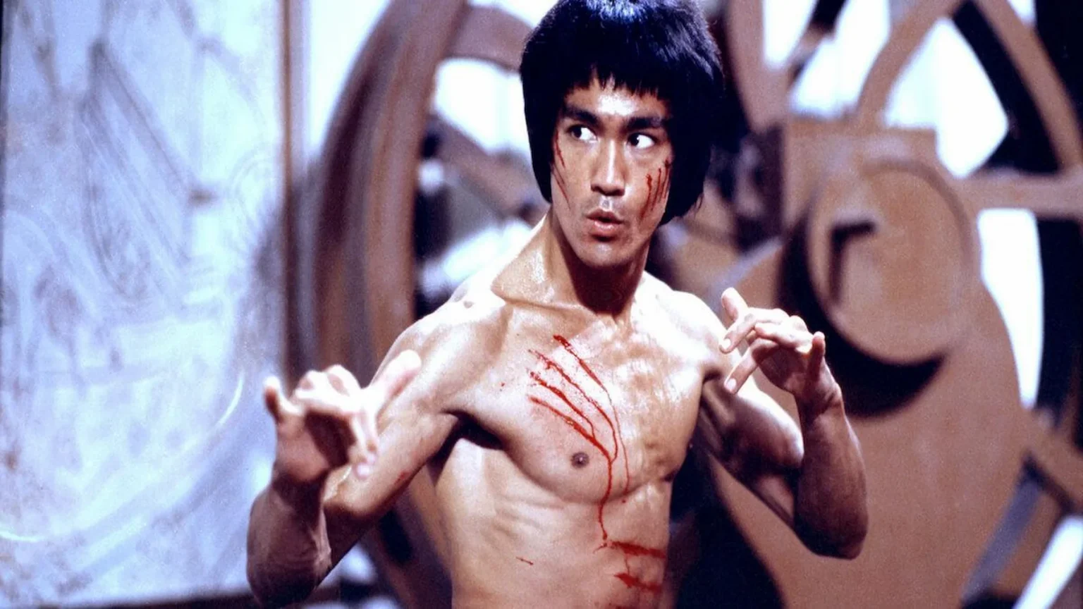 Un nuevo estudio propone que Bruce Lee murió por beber demasiada agua
